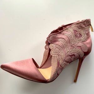 Pink Mauve Vince Camuto Pumps with Lace.